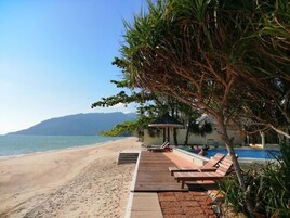 Deep-tissue massages, Swedish massages, Thai massages, sports massages