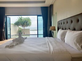 Beach Pool Residence Villa | In-room safe, desk, blackout drapes, free WiFi