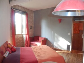 Double Room, Private Bathroom, Garden View | Individually decorated, desk, free cribs/infant beds, free WiFi - Le Moulin des Marionnettes (Vic-Fezensac)
