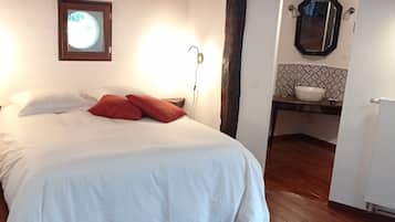 Family Quadruple Room (Vermeer) | Egyptian cotton sheets, premium bedding, down comforters, pillowtop beds