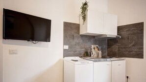 Unclassified image, 5 of 10, button - Windsor (Milan)