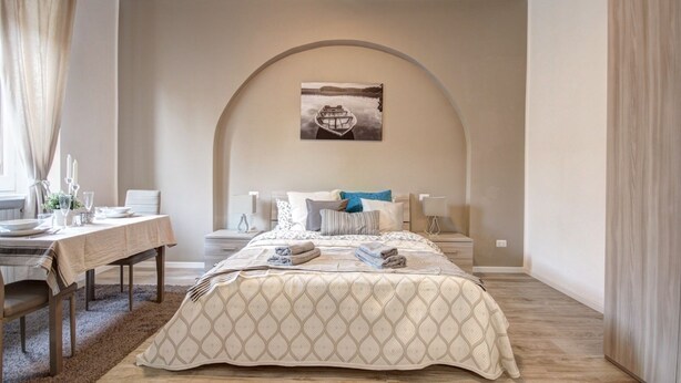 Unclassified image, 1 of 10, button - Windsor (Milan)