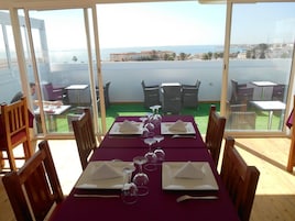 Breakfast, lunch, dinner served; local and international cuisine