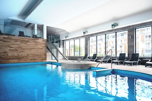 Innendørsbasseng