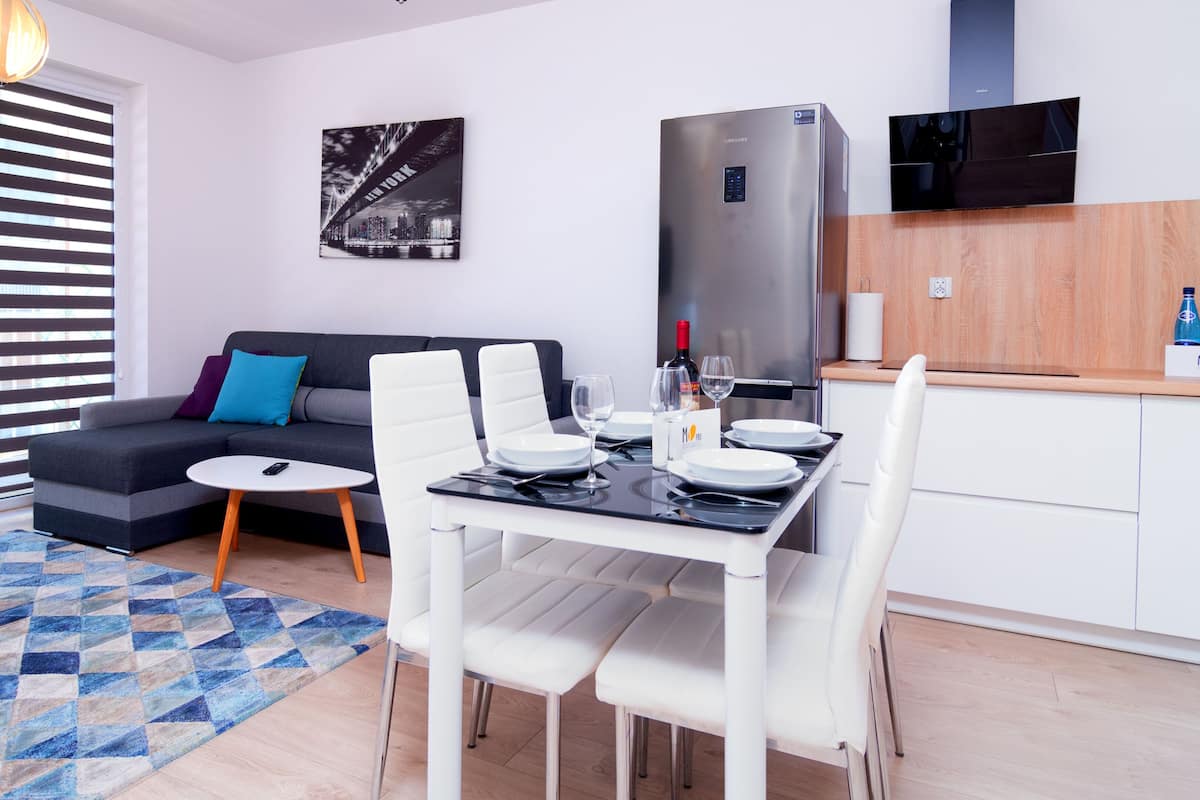 Deluxe Apartment | Living room | Flat-screen TV