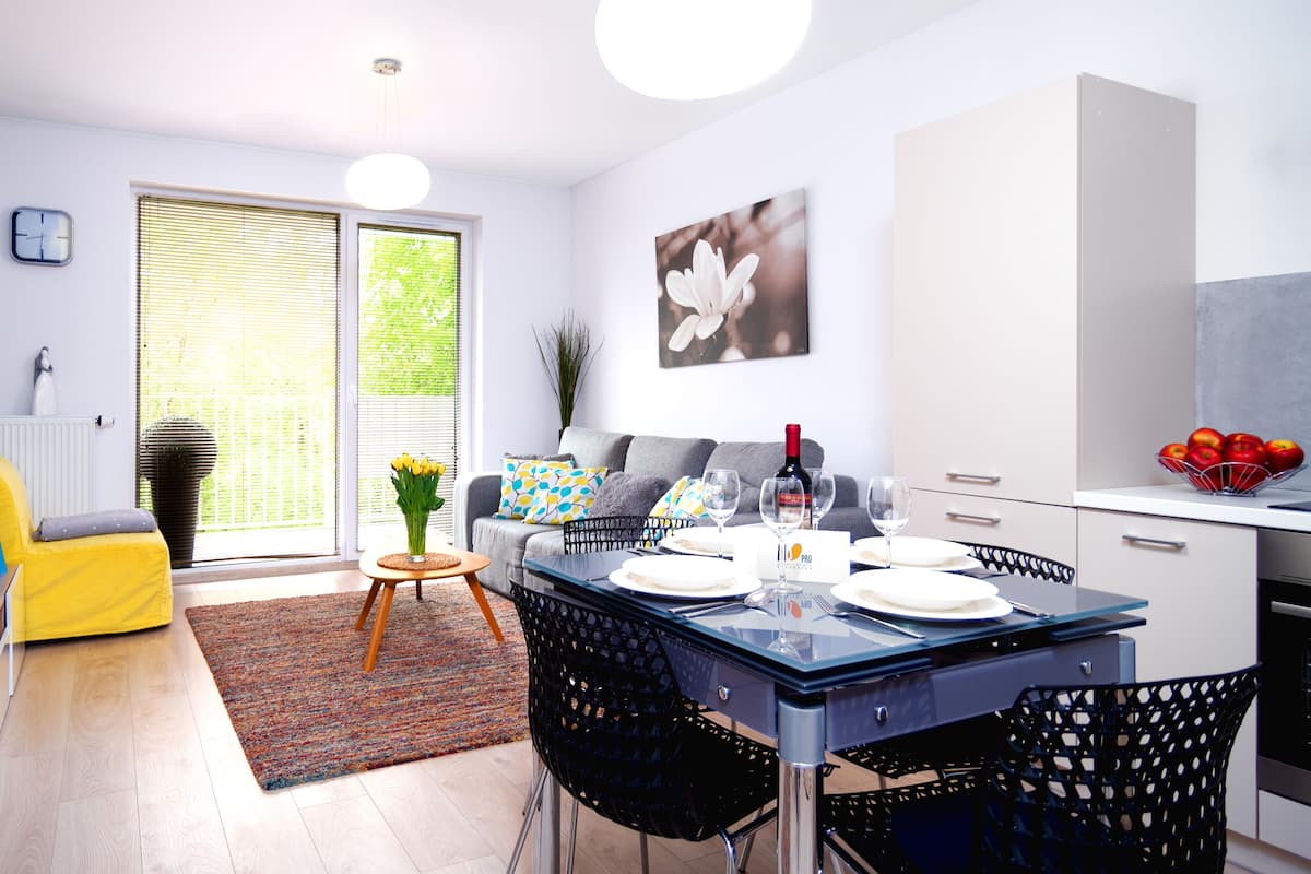 Deluxe Apartment, Pool Access, Garden View (1) | Living room | Flat-screen TV