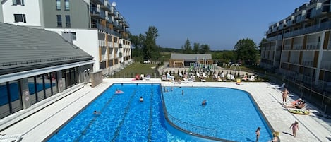 Indoor pool, seasonal outdoor pool, pool loungers