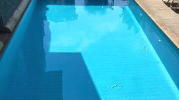 Hồ bơi ngoài trời phục vụ theo mùa