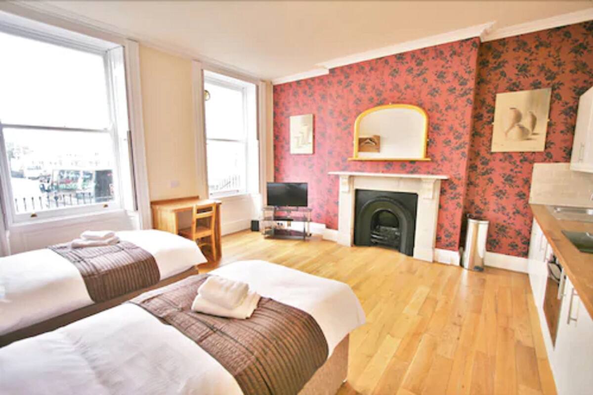 Studio, Non Smoking | Desk, iron/ironing board (on request), WiFi (free), bed sheets