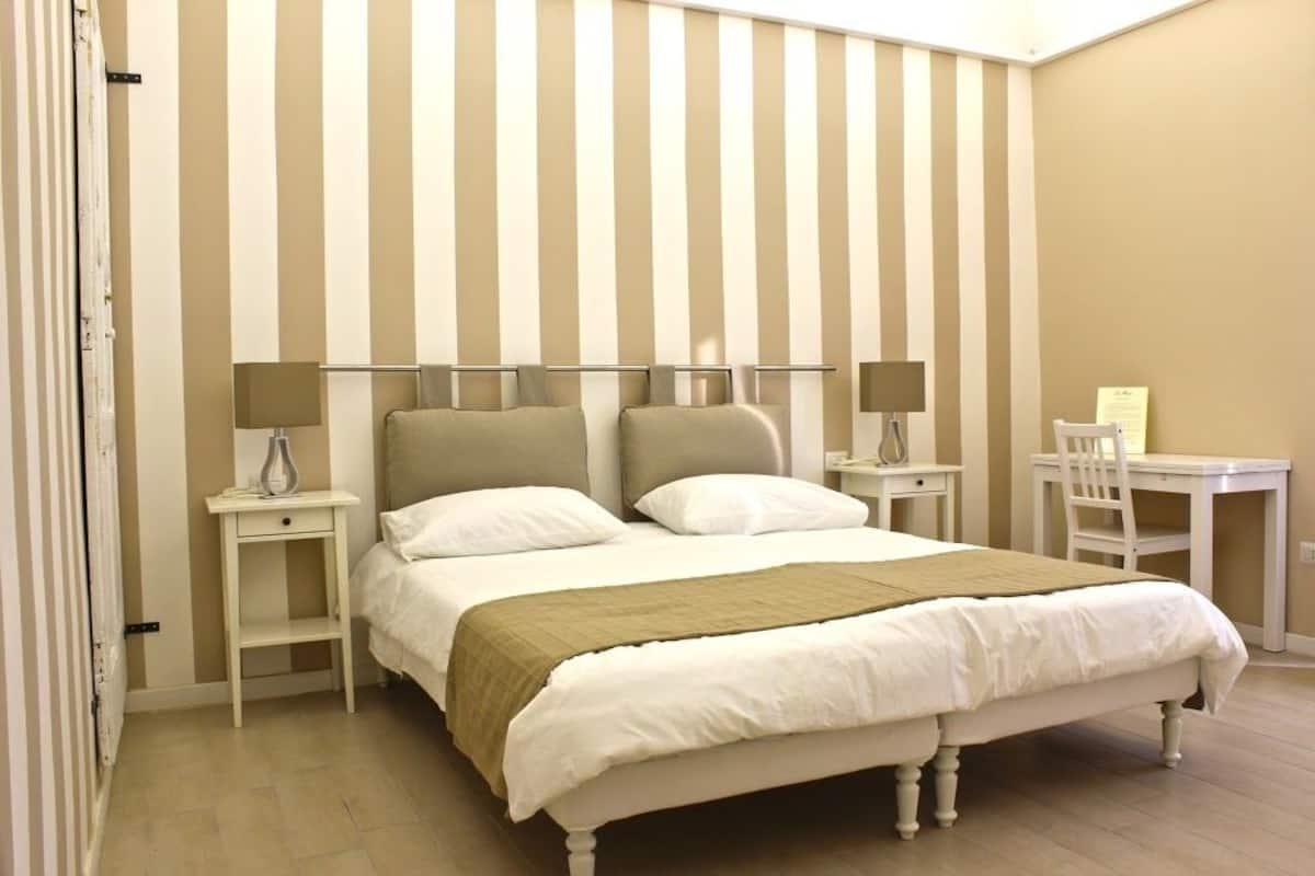 1 bedroom, premium bedding, minibar, desk