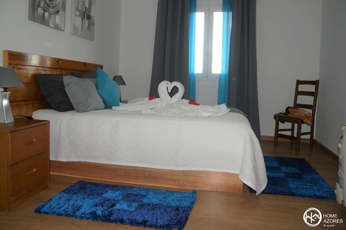 2 habitaciones, ropa de cama de alta calidad y cortinas blackout