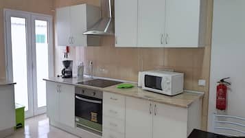 Superior Apartment, 1 Bedroom, Mountain View | Cocina privada | Refrigerador, microondas, horno y parrilla de estufa