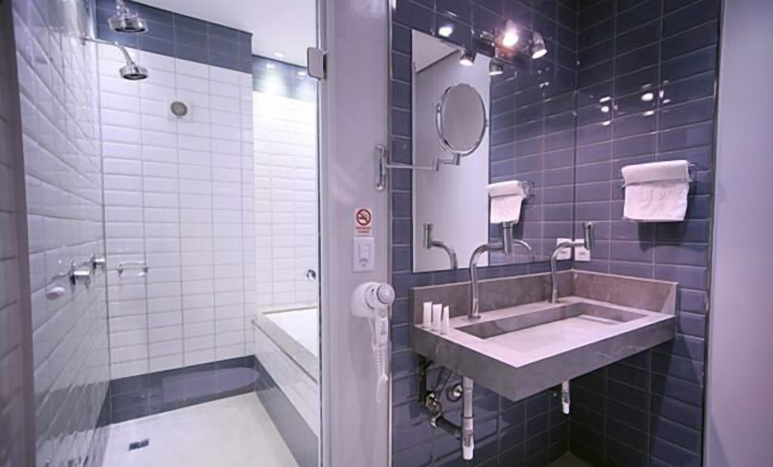 presidential double room, 1 king bed, non smoking | 1 bedroom, minibar, desk, blackout curtains