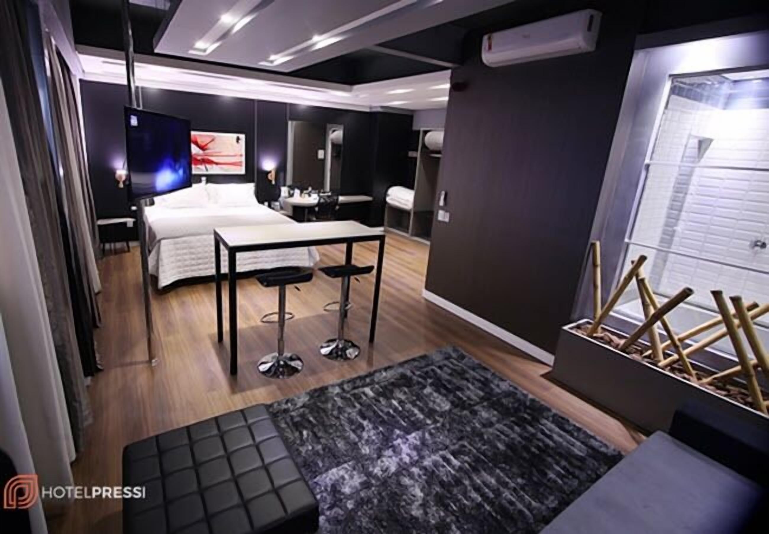 presidential double room, 1 king bed, non smoking | 1 bedroom, minibar, desk, blackout curtains