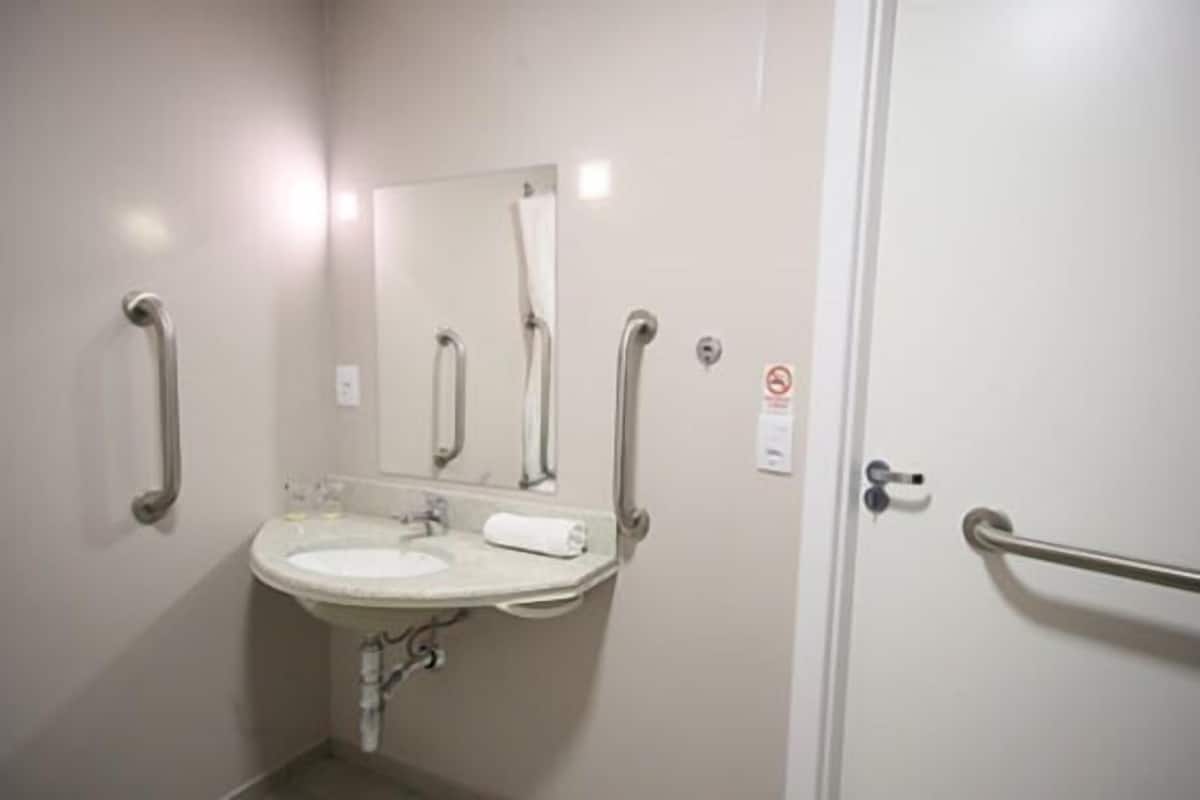 apartment, 1 double bed, accessible | bathroom | free toiletries, towels