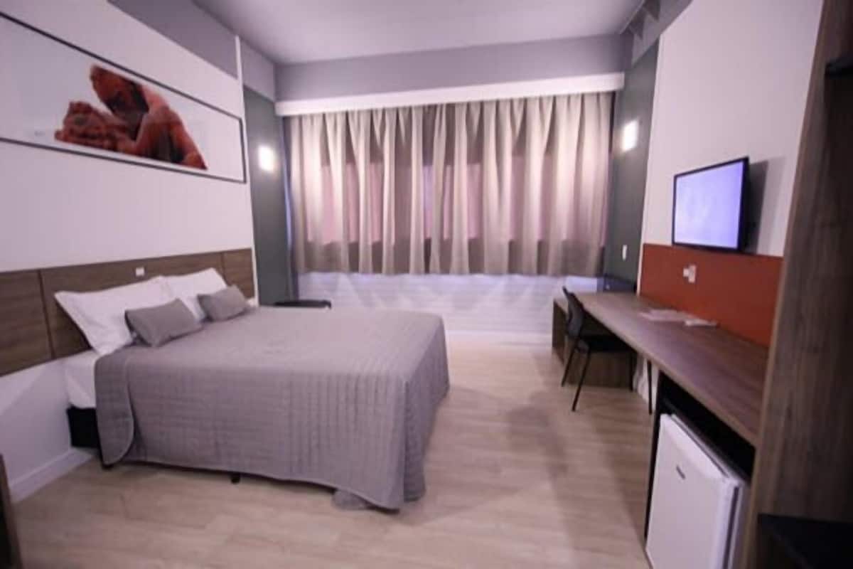 Deluxe Apartment | 1 bedroom, minibar, desk, blackout drapes