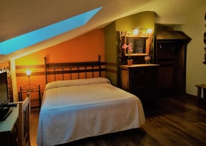 Free WiFi, bed sheets - Hostal la Cerca (Arcones)