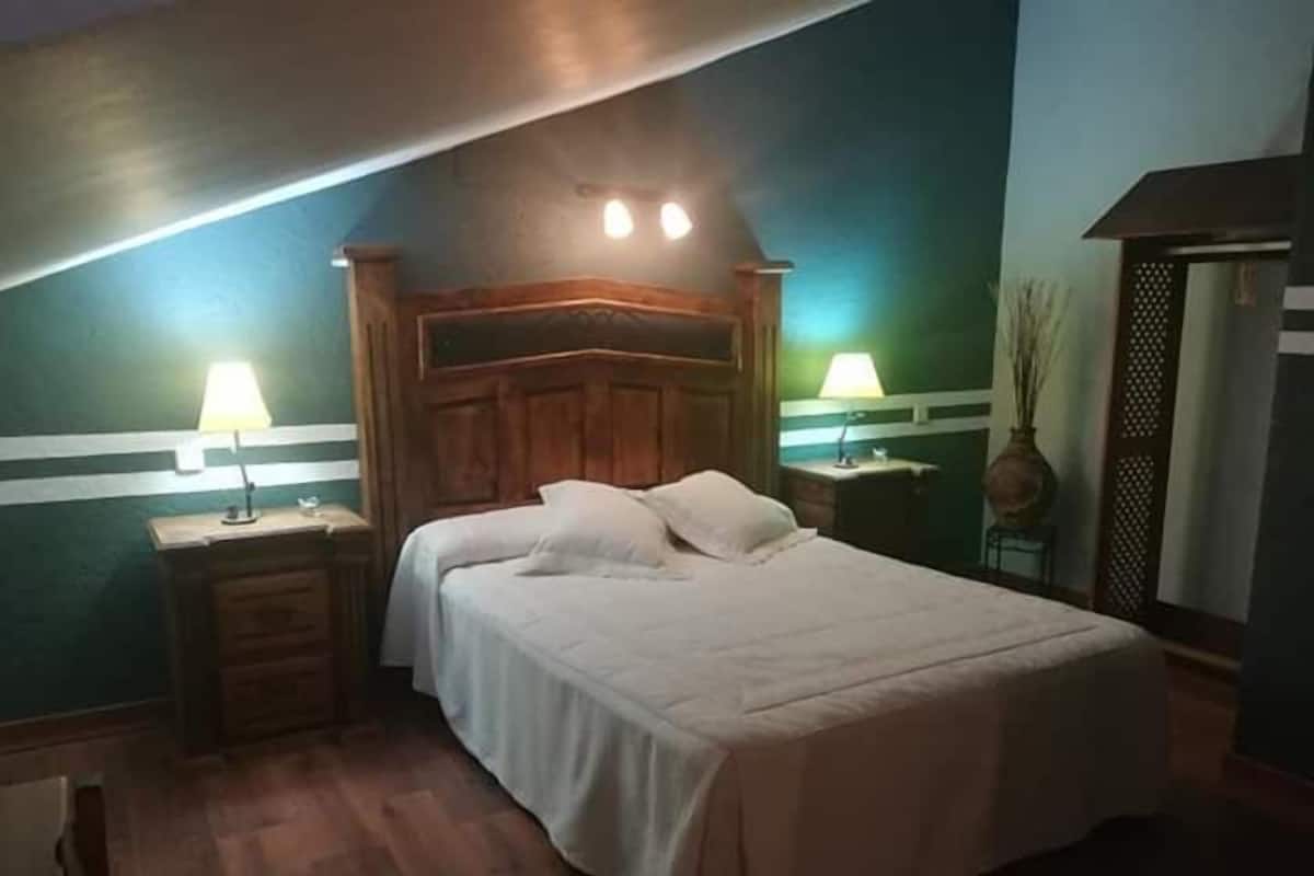 Double or Twin Room | WiFi (free), bed sheets