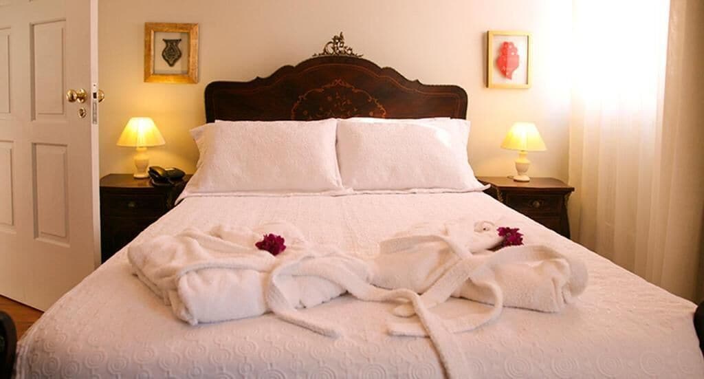 Soundproofing, free WiFi