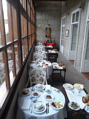 Free daily continental breakfast 