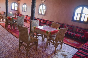 Breakfast, lunch and dinner served