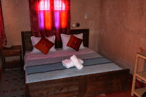 Traditional Double Room, 1 Queen Bed, Ensuite, Garden View | Premium bedding, in-room safe, individually decorated - Dar Nadia Bendriss (Tarmigt)