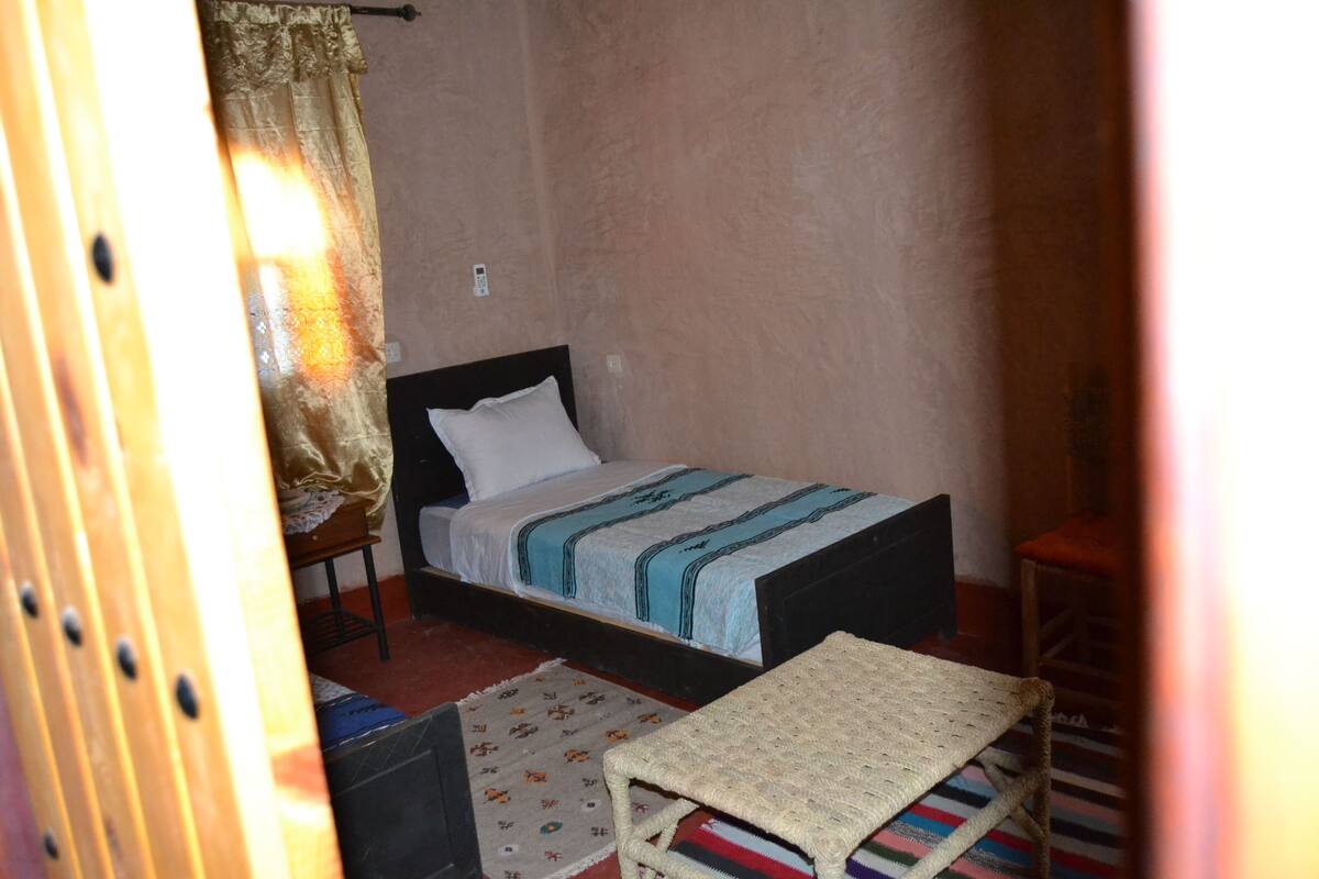 Traditional Twin Room, 1 Bedroom, Ensuite, Garden View | Premium bedding, in-room safe, individually decorated