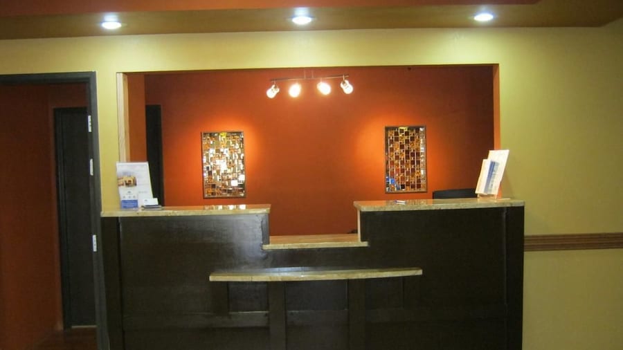 Burnsville Inn & Suites