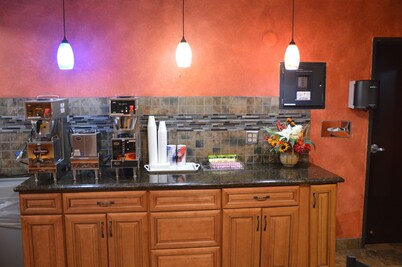 Burnsville Inn & Suites