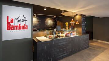 5 restaurants; breakfast, lunch, dinner and brunch served