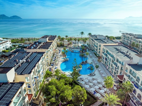 2 outdoor pools, open 10:00 AM to 6:00 PM, pool umbrellas, pool loungers