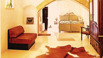 Chambre Double Lune de Miel, 1 grand lit, vue cour intérieure