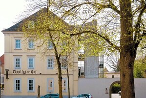 A building with a sign reading 'Cippicher Hof' and a tree in the foreground.