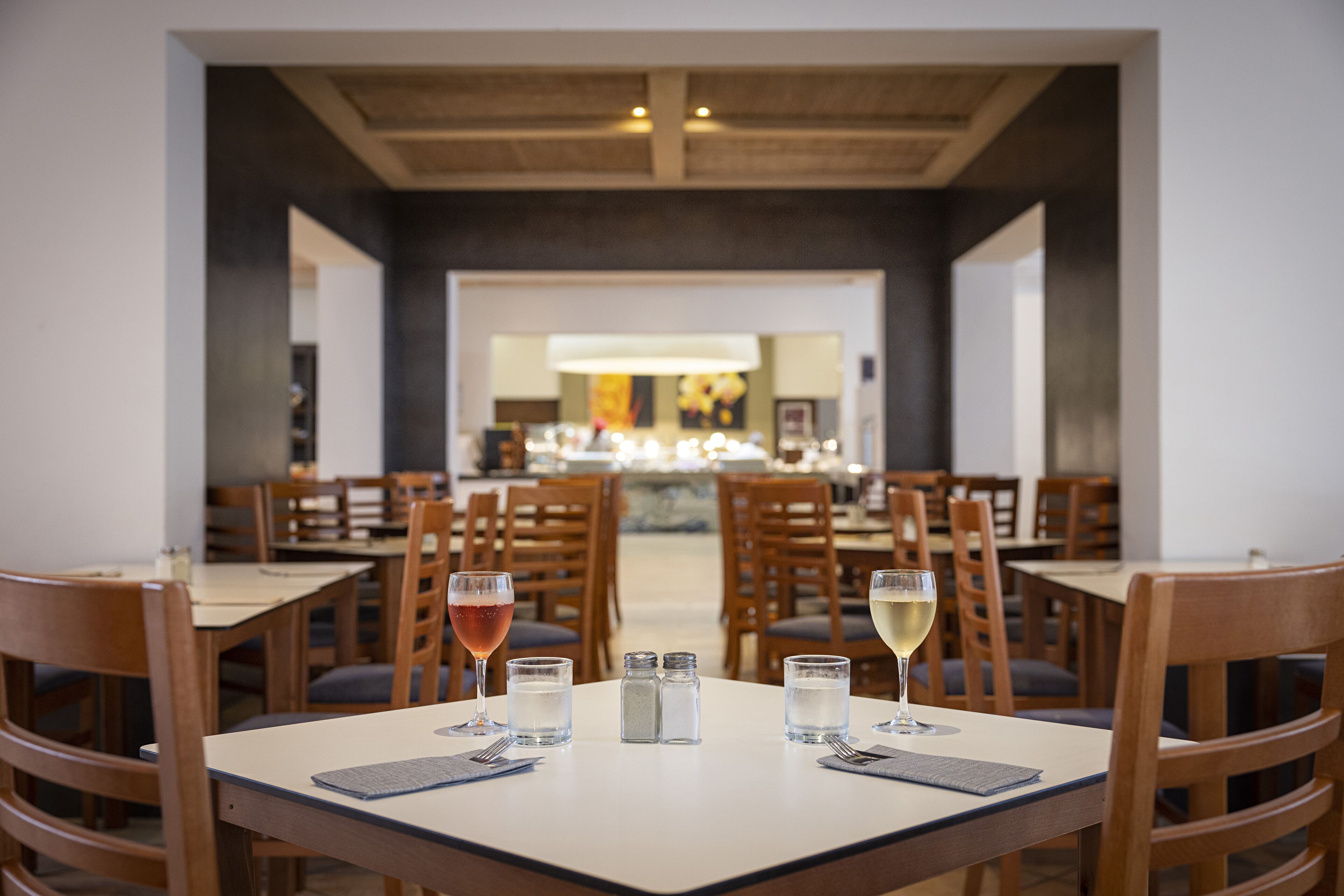 3 restaurants, breakfast, lunch, dinner served; local cuisine