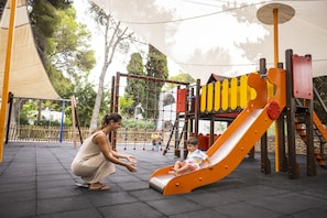 Children’s play area – outdoor