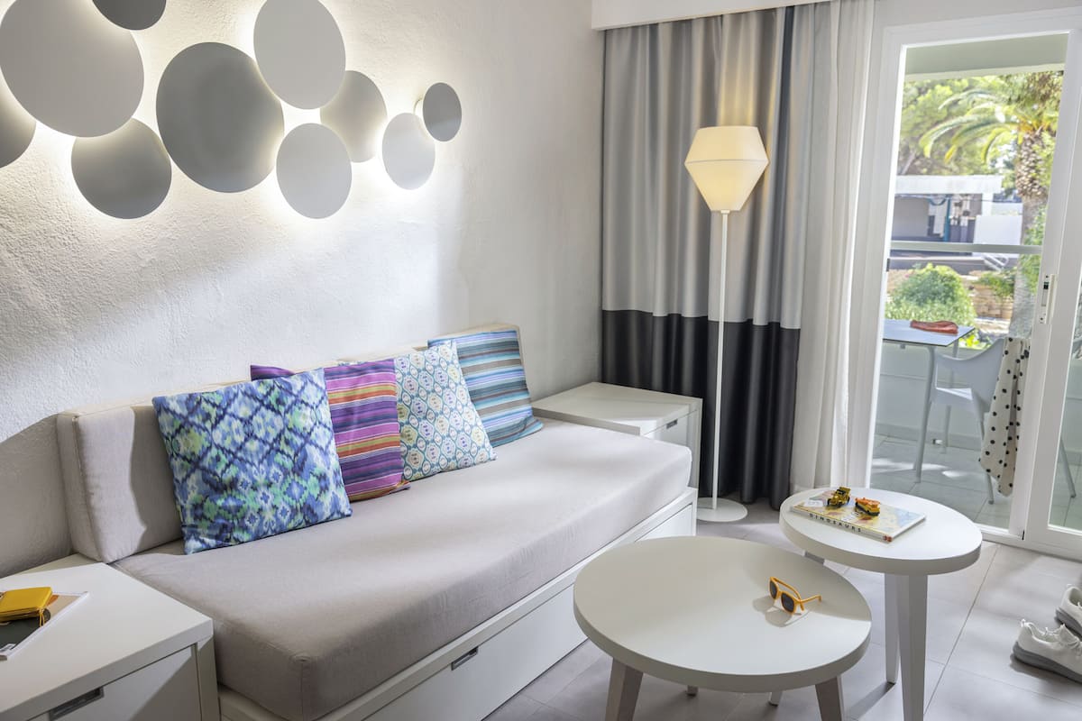 1 bedroom, minibar, in-room safe, desk