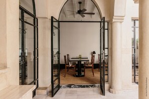مطعم