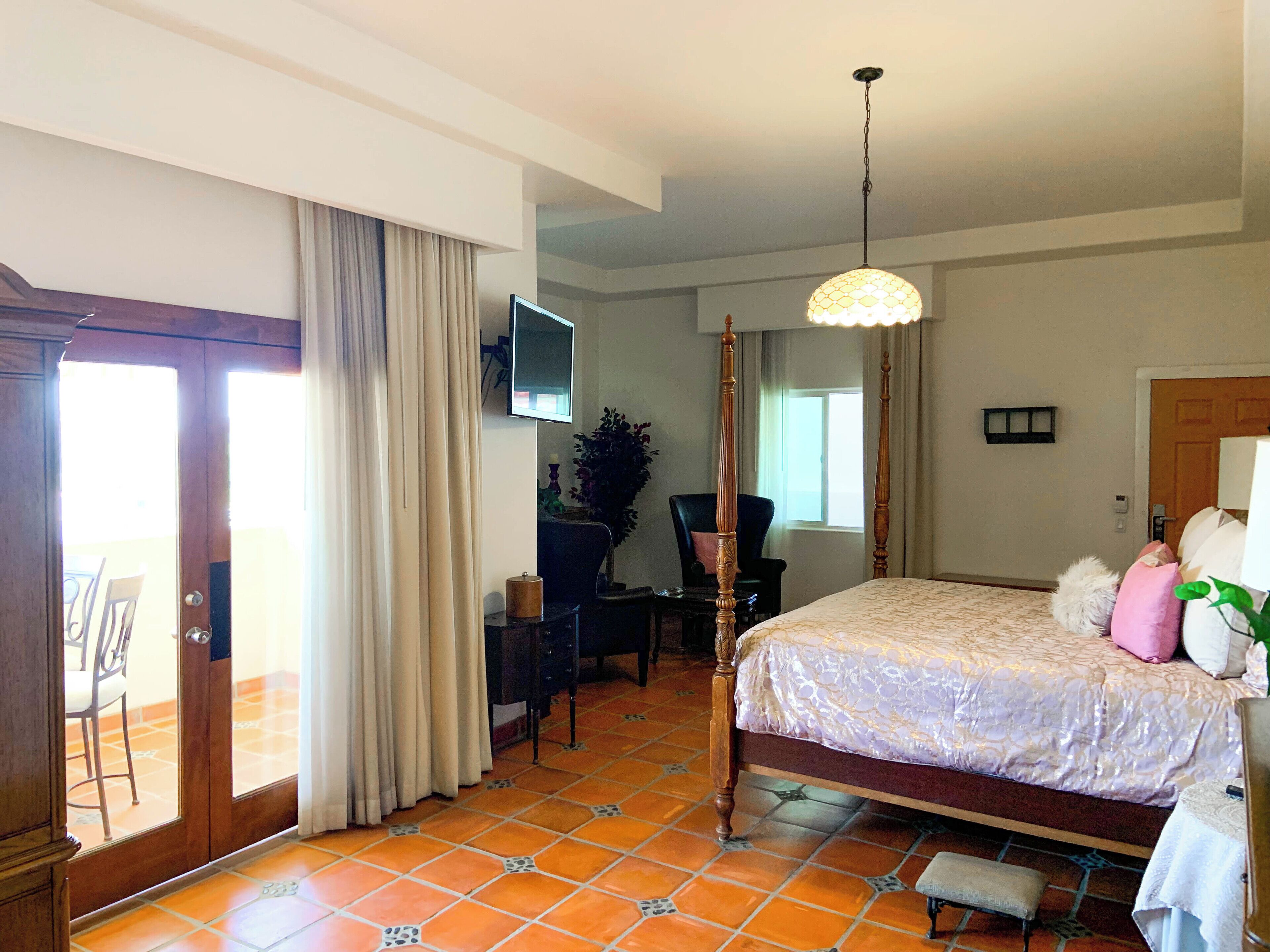 Rom – premium | Sengetøy av topp kvalitet, safe på rommet og blendingsgardiner