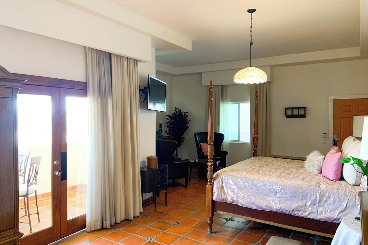 Rom – premium | Sengetøy av topp kvalitet, safe på rommet og blendingsgardiner