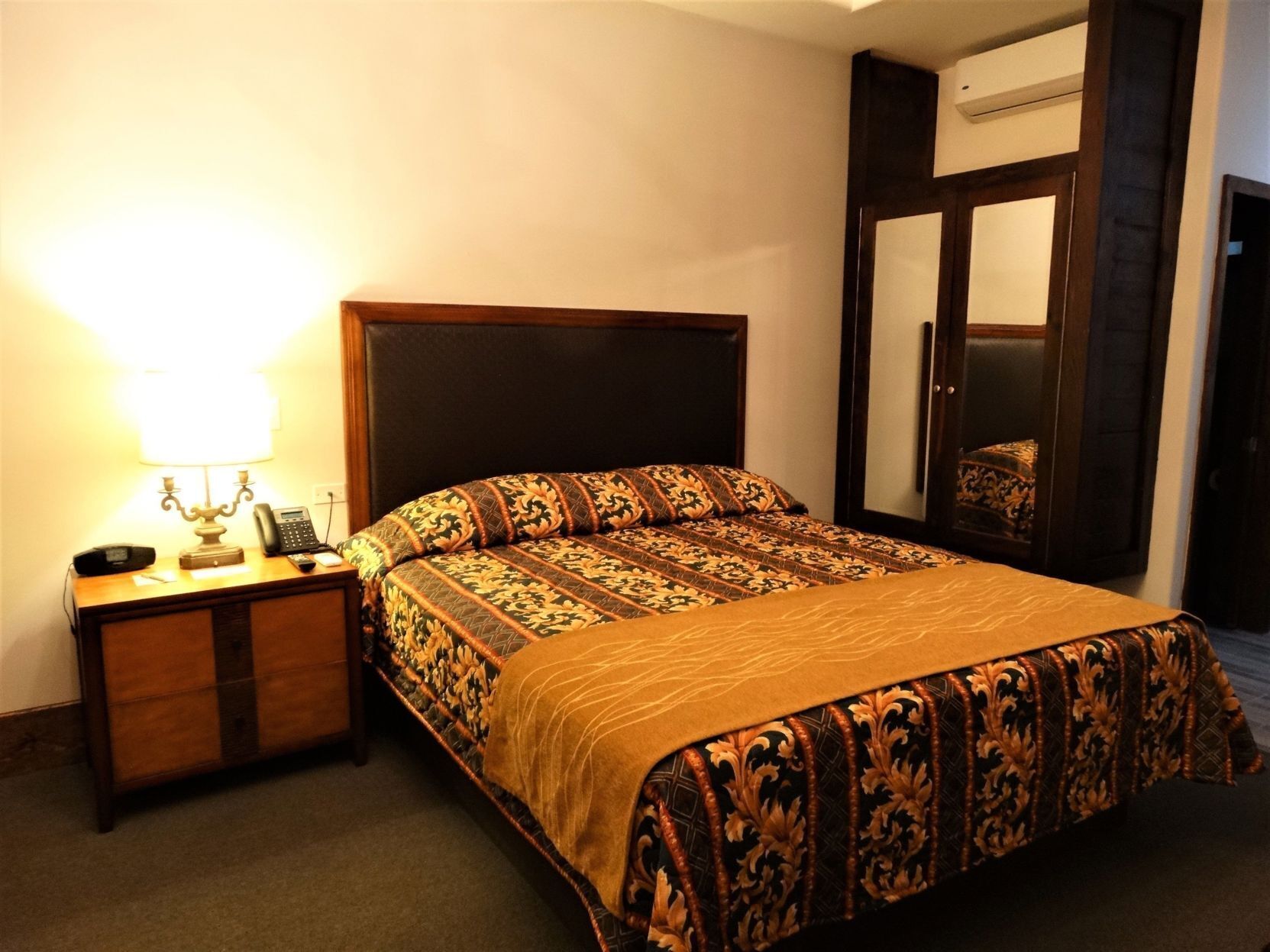 Premium bedding, in-room safe, blackout curtains, soundproofing