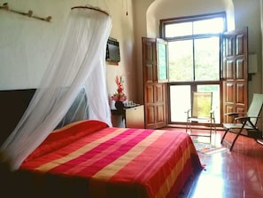 Individually furnished, iron/ironing board, free WiFi, bed sheets