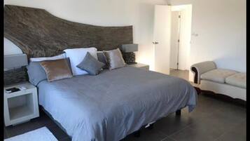 Villa, Non Smoking | In-room safe, blackout drapes, soundproofing, iron/ironing board