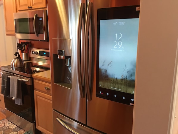 Private kitchen - Upscaled Home in a Quiet Neighborhood (Springfield)