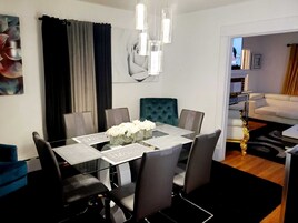 Casa Confort, 4 habitaciones, no fumadores | Servicio de comidas en la habitación