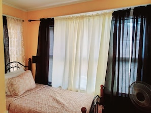 Comfort House, 4 Bedrooms, Non Smoking - Upscaled Home in a Quiet Neighborhood (Springfield)