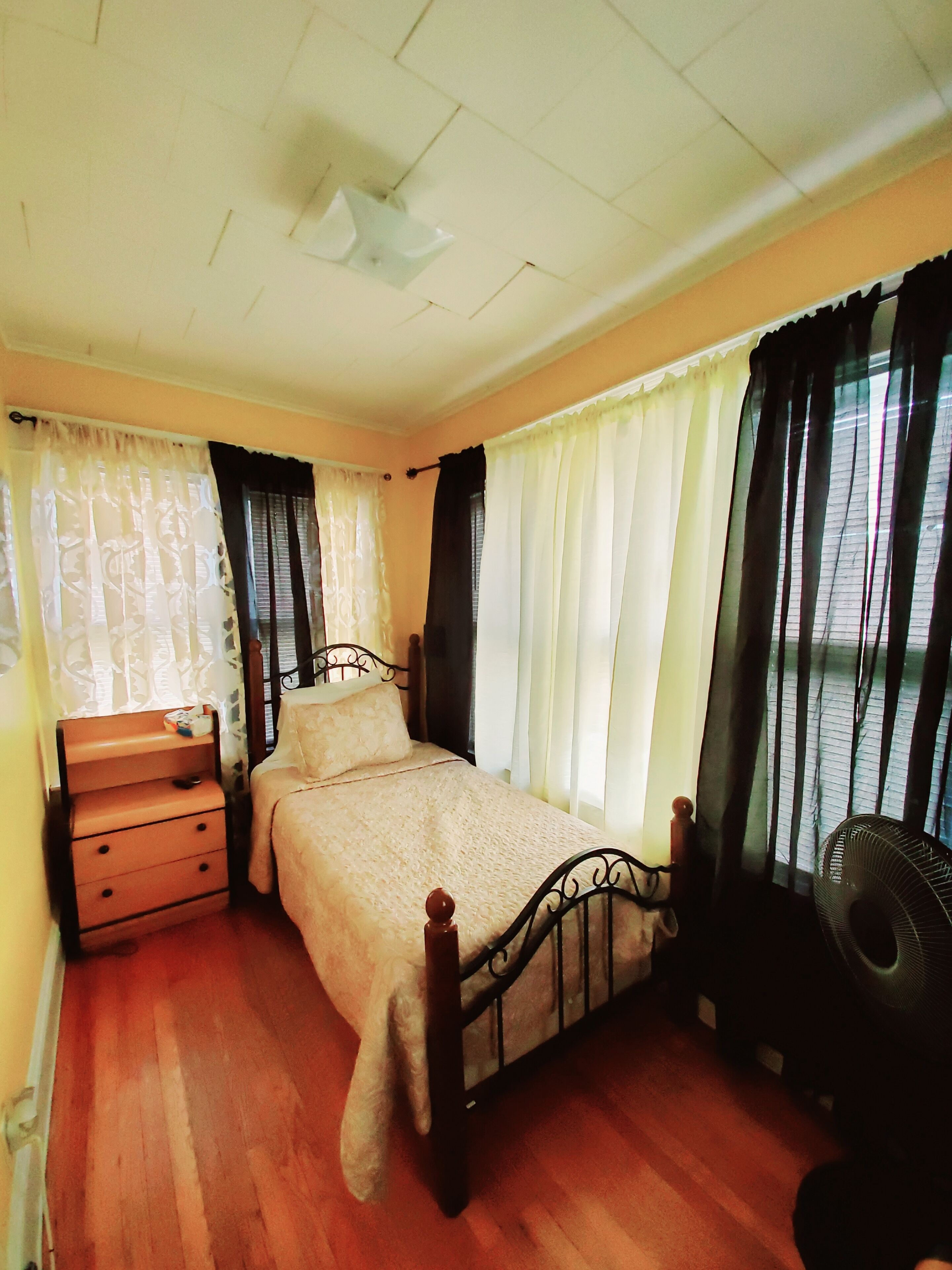 舒適單棟房屋, 4 間臥室, 非吸煙房 | 4 間睡房、羽絨被、房內夾萬、書桌