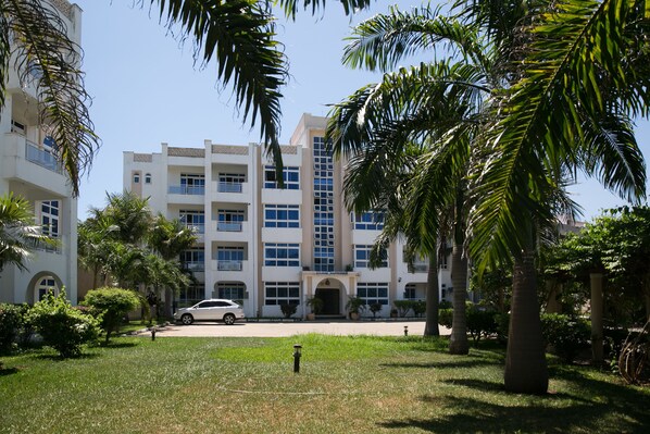 Front of property - Almasi Oceanfront Apartment (Mombasa)