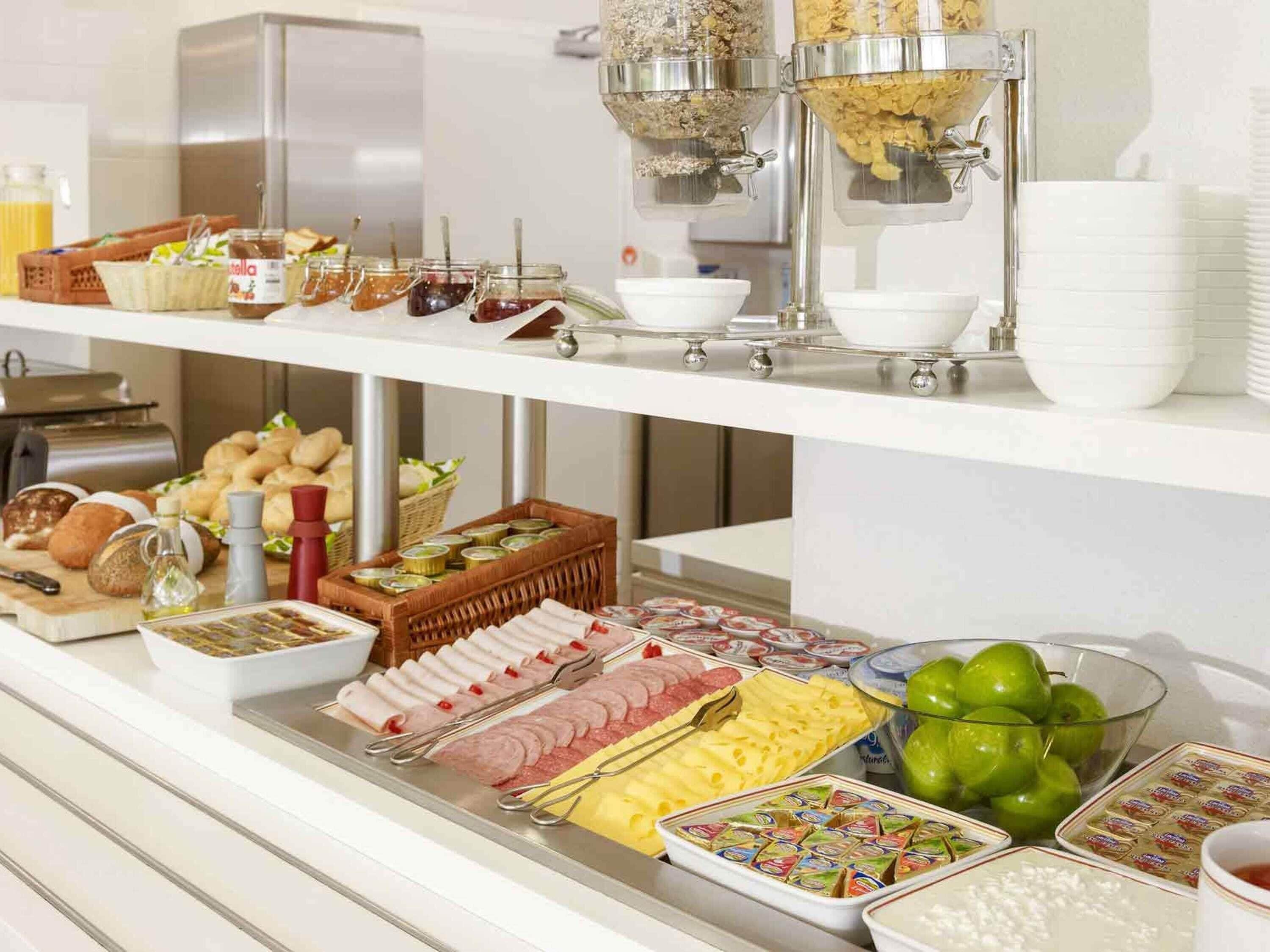 Desayuno buffet diario (PLN 36 por persona)