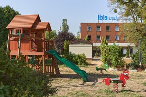 Children’s play area – outdoor