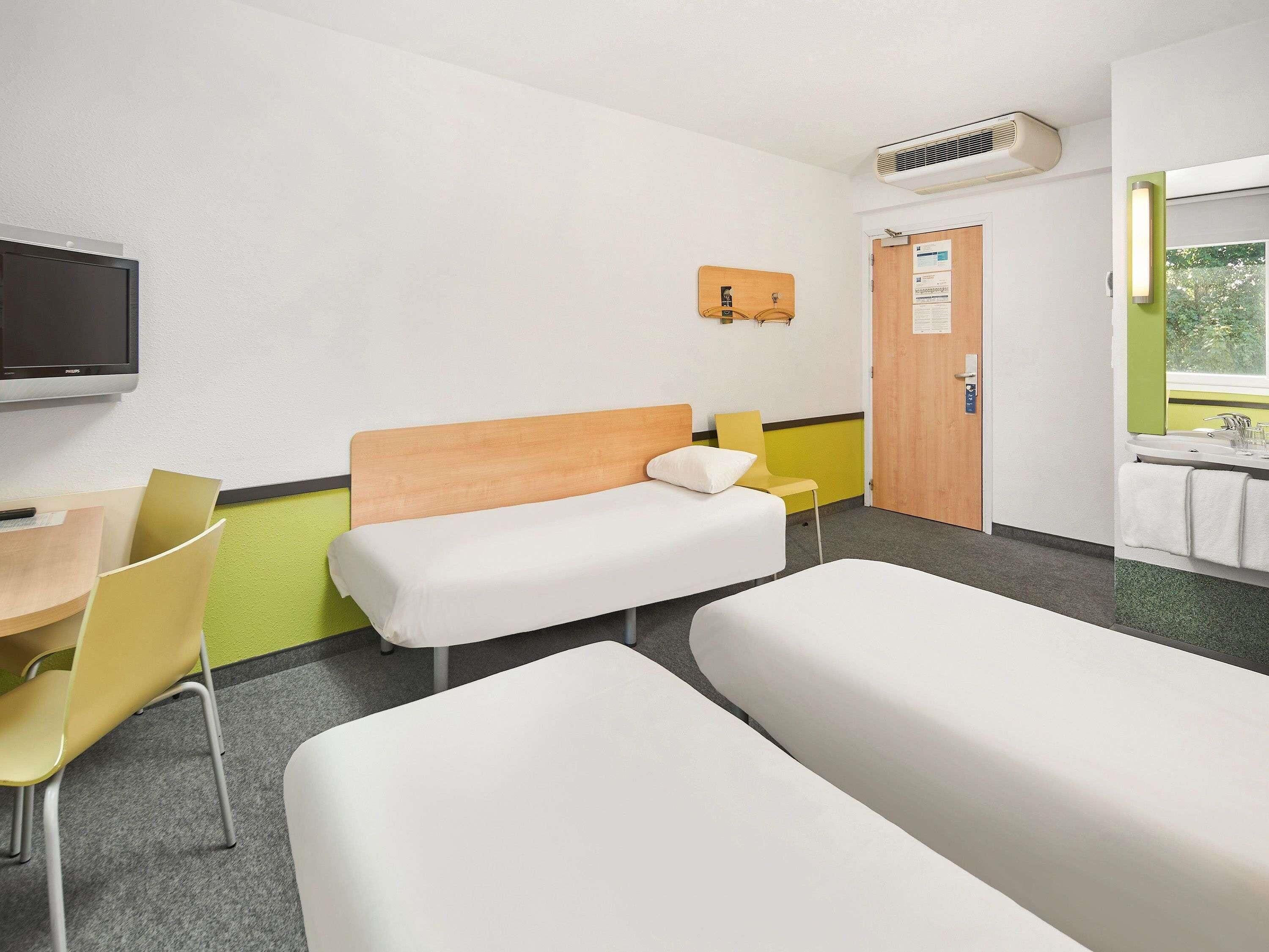 Standard Triple Room, 3 Twin Beds | Desk, blackout drapes, iron/ironing board, free cribs/infant beds